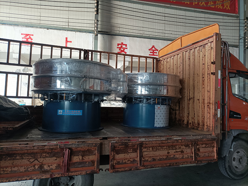 兩臺(tái)1500型旋振篩發(fā)貨